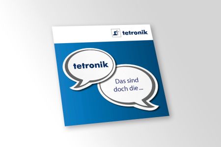 Vorschaubild der tetronik-Imagebroschüre leicht schräg von vorne auf hellgrauem Hintergrund