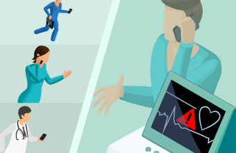 Pfleger neben Patientenmonitor mit rotem Ausrufezeichen auf dem Bildschirm rechts im Bild, drei in seine Richtung laufende medizinische Fachkr&auml;fte links im Bild